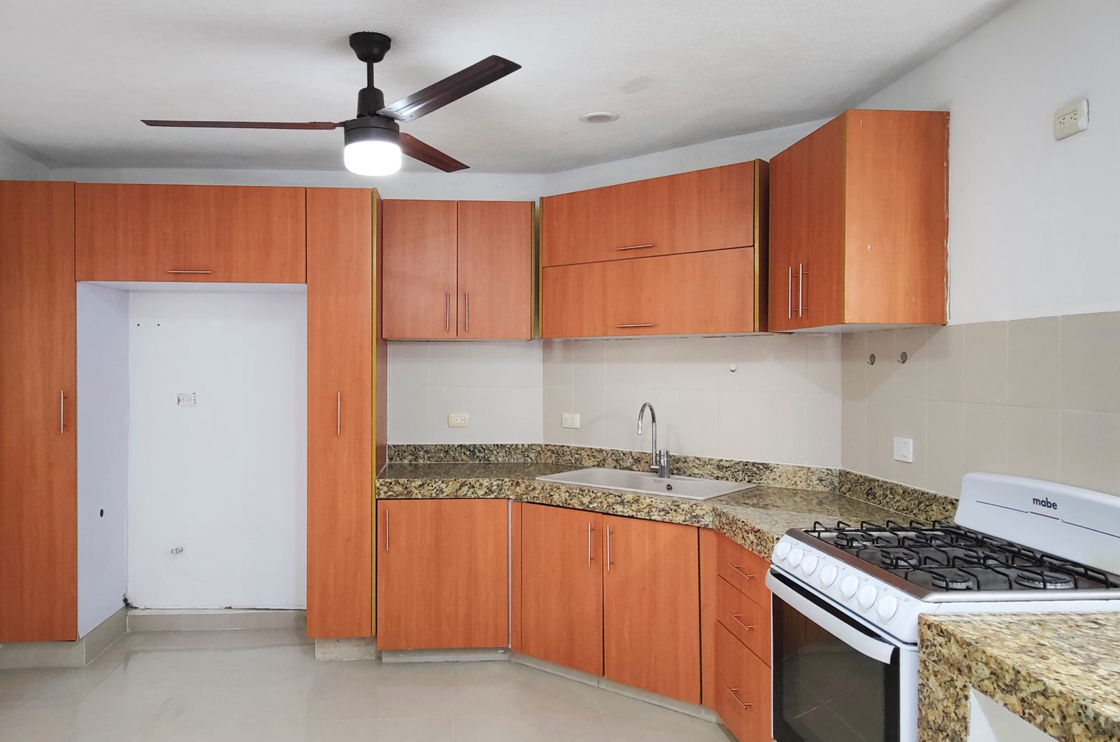 1242-47765-Casa-en-renta-en-Montecristo-Mérida-con-cuatro-habitaciones-alberca-y-paneles_(56).jpg