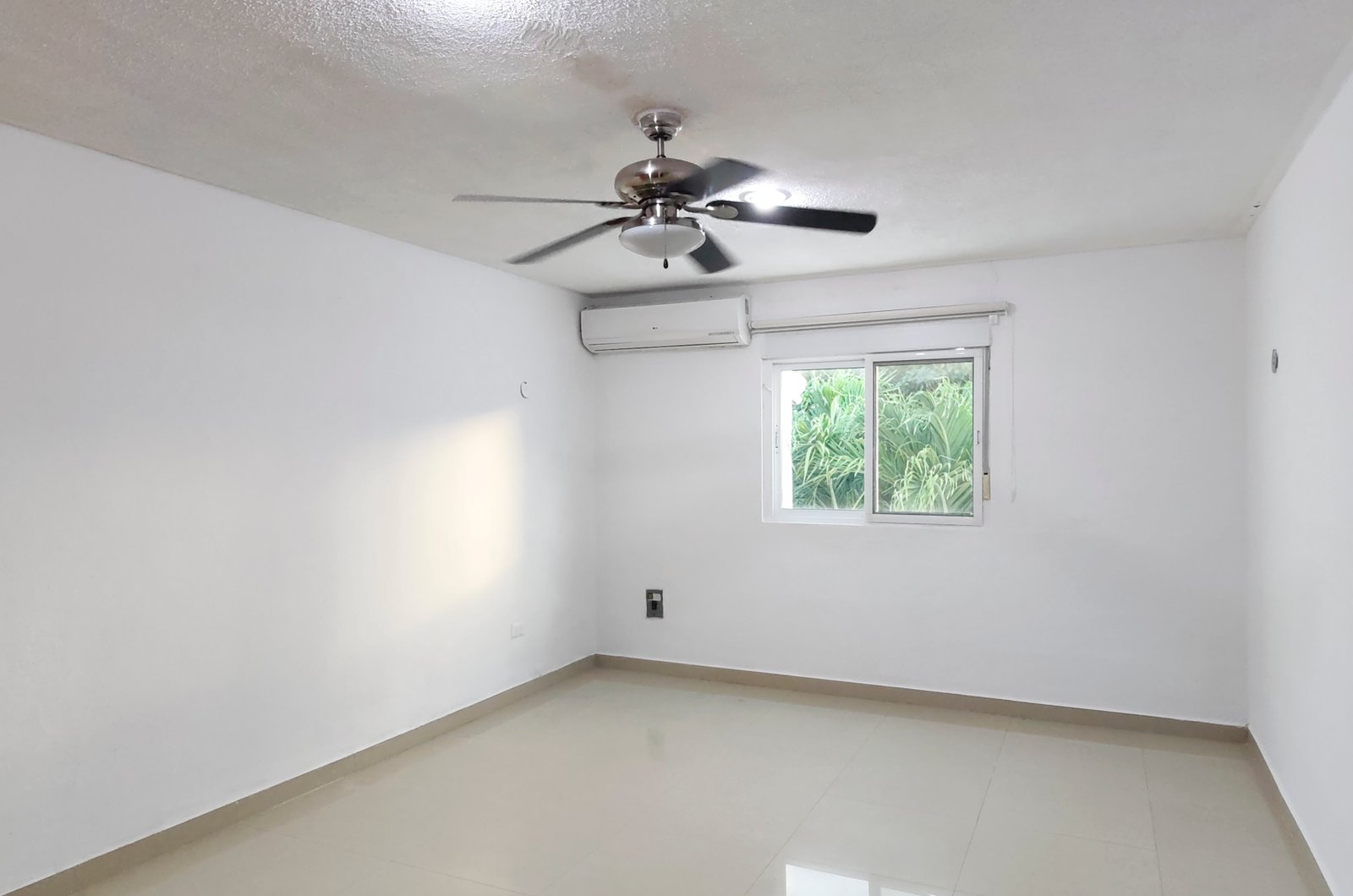1242-47794-Casa-en-renta-en-Montecristo-Mérida-con-cuatro-habitaciones-alberca-y-paneles_(85).jpg
