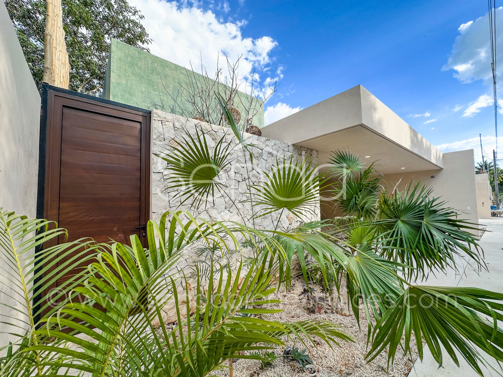 1468-1468-47701--Casa-Tiki-Tiki-en-venta-de-una-planta-en-Cholul-Mérida-3-habitaciones-y-alberca_(61).jpg
