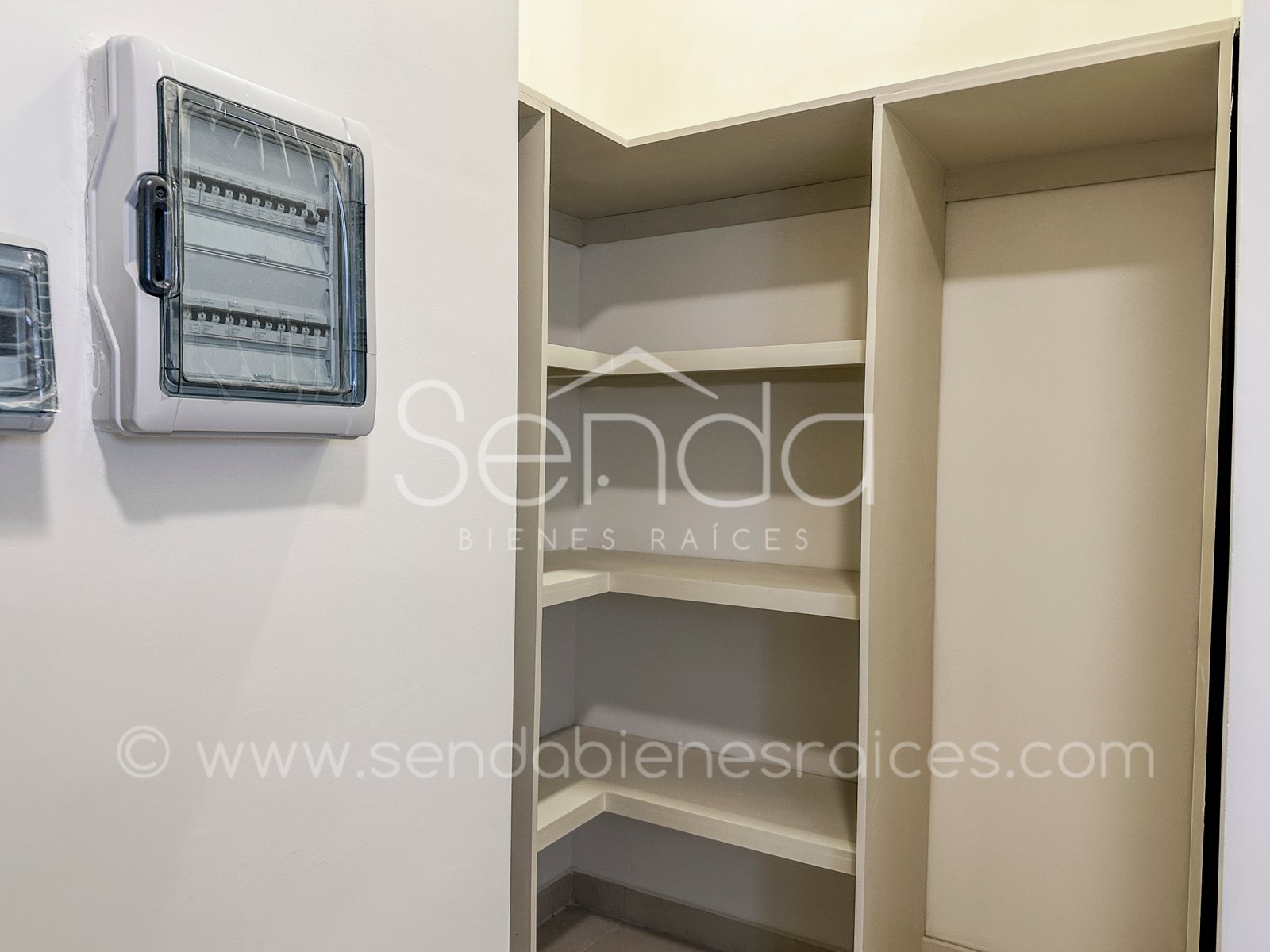 1468-47714--Casa-Tiki-Tiki-en-venta-de-una-planta-en-Cholul-Mérida-3-habitaciones-y-alberca_(74).jpg