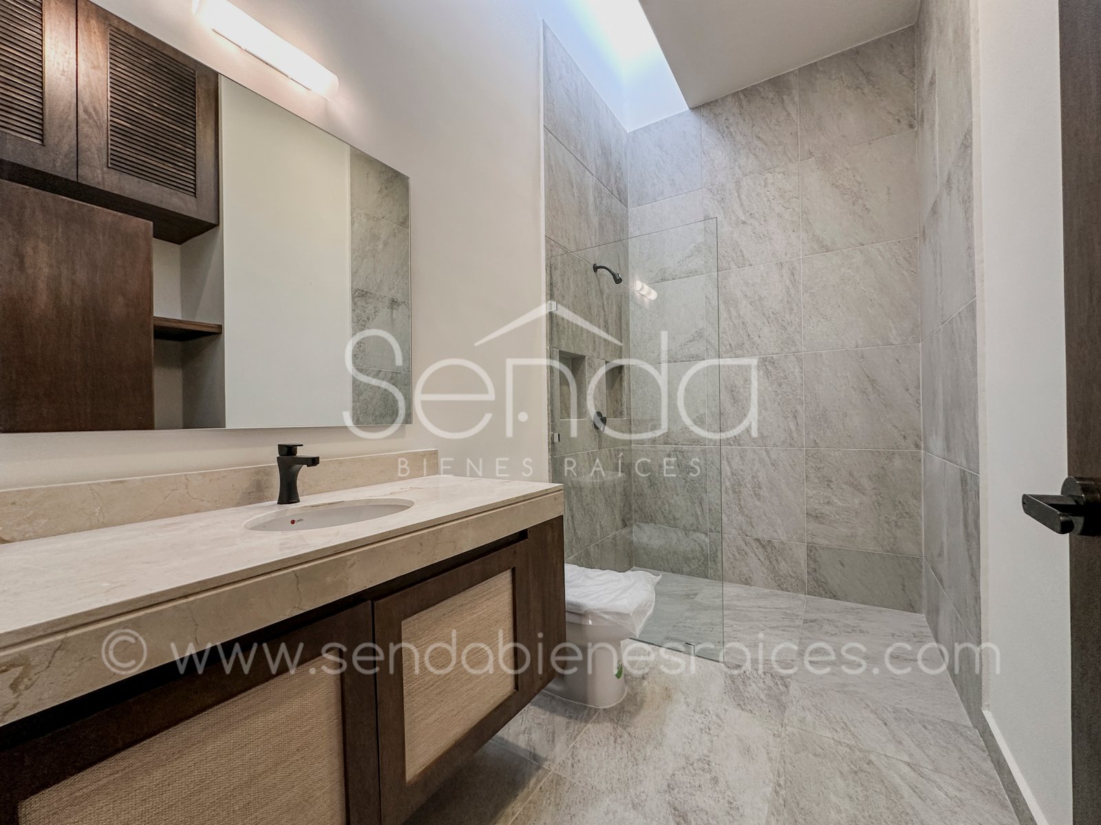 1468-47721--Casa-Tiki-Tiki-en-venta-de-una-planta-en-Cholul-Mérida-3-habitaciones-y-alberca_(81).jpg