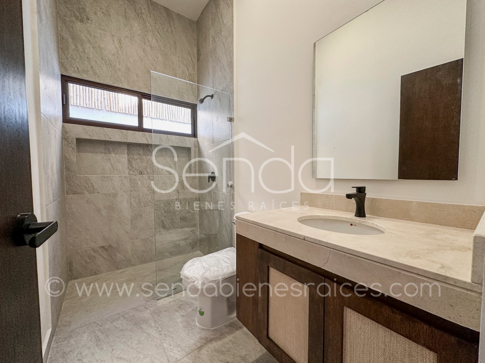 1468-47733--Casa-Tiki-Tiki-en-venta-de-una-planta-en-Cholul-Mérida-3-habitaciones-y-alberca_(93).jpg