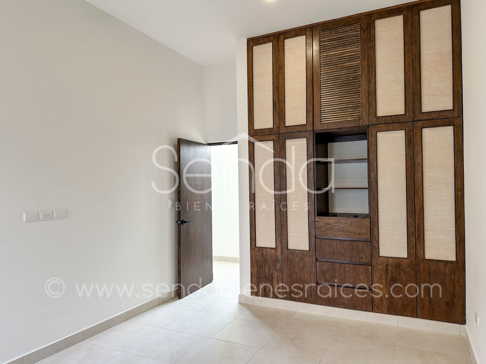 1468-47734--Casa-Tiki-Tiki-en-venta-de-una-planta-en-Cholul-Mérida-3-habitaciones-y-alberca_(94).jpg