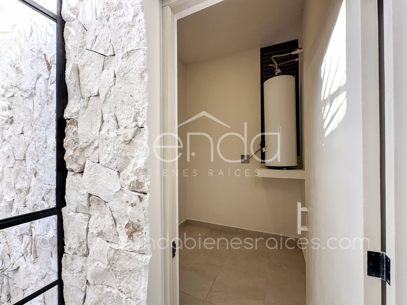 1468-47735--Casa-Tiki-Tiki-en-venta-de-una-planta-en-Cholul-Mérida-3-habitaciones-y-alberca_(95).jpg