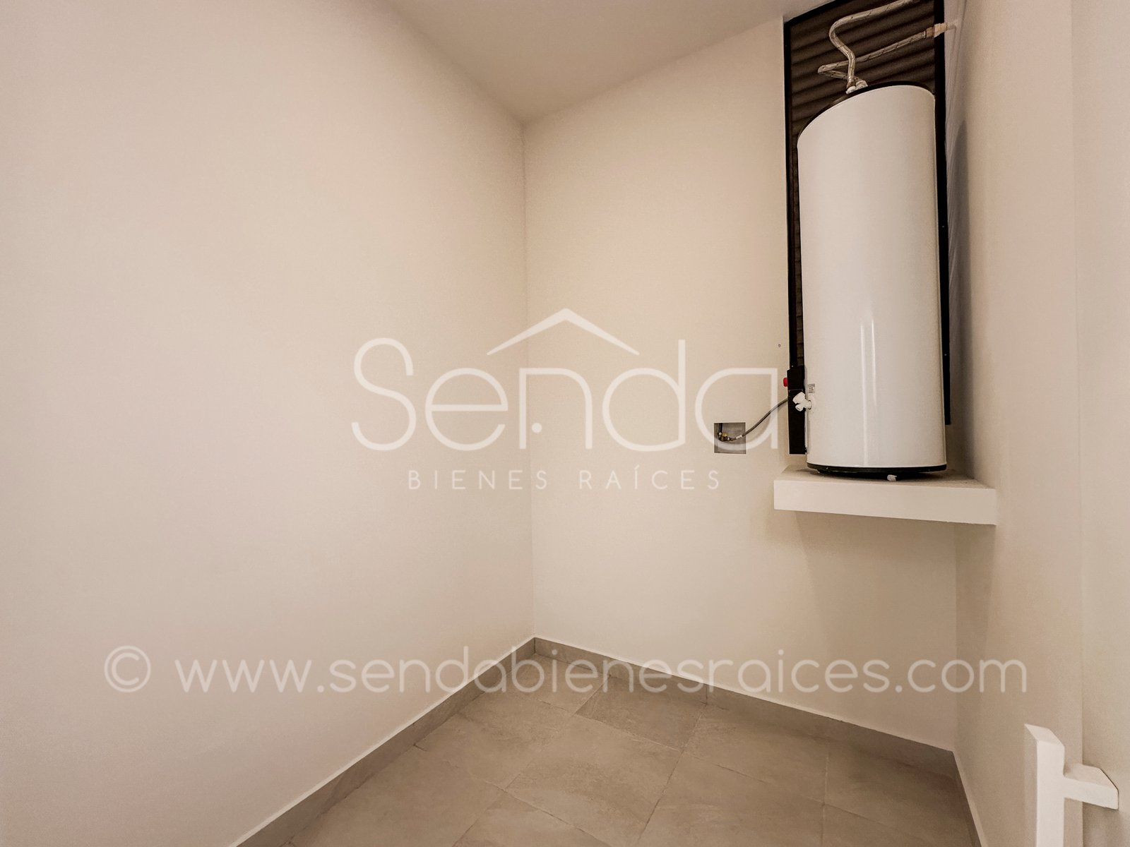 1468-47736--Casa-Tiki-Tiki-en-venta-de-una-planta-en-Cholul-Mérida-3-habitaciones-y-alberca_(96).jpg