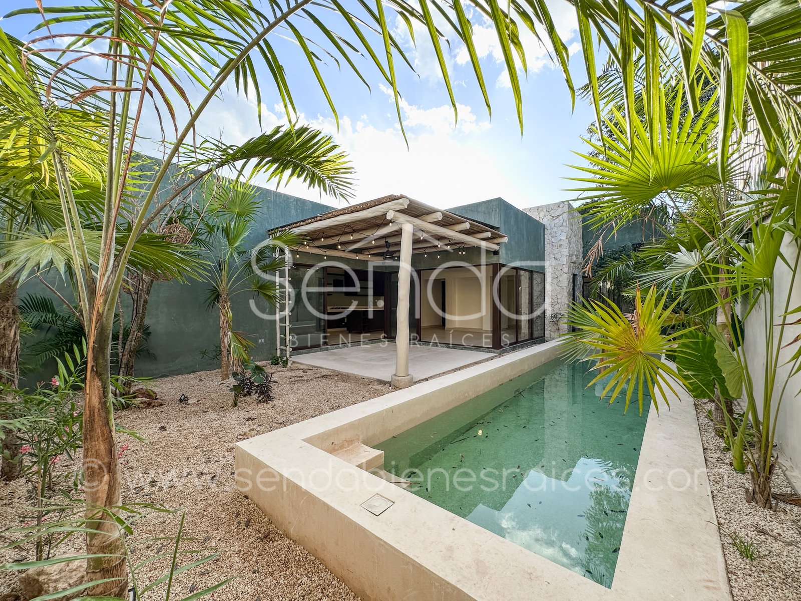 1468-47744--Casa-Tiki-Tiki-en-venta-de-una-planta-en-Cholul-Mérida-3-habitaciones-y-alberca_(104).jpg