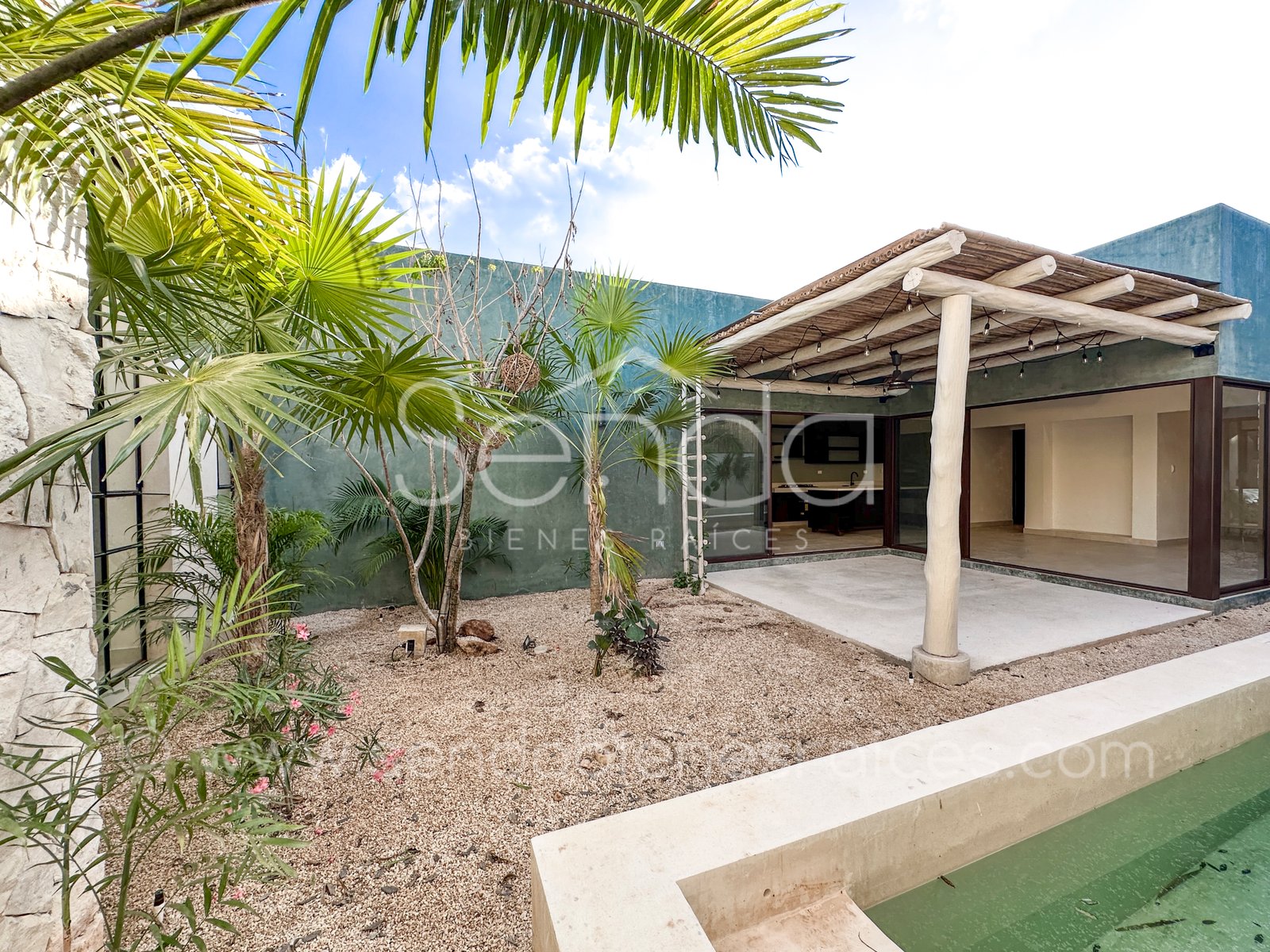 1468-47745--Casa-Tiki-Tiki-en-venta-de-una-planta-en-Cholul-Mérida-3-habitaciones-y-alberca_(105).jpg