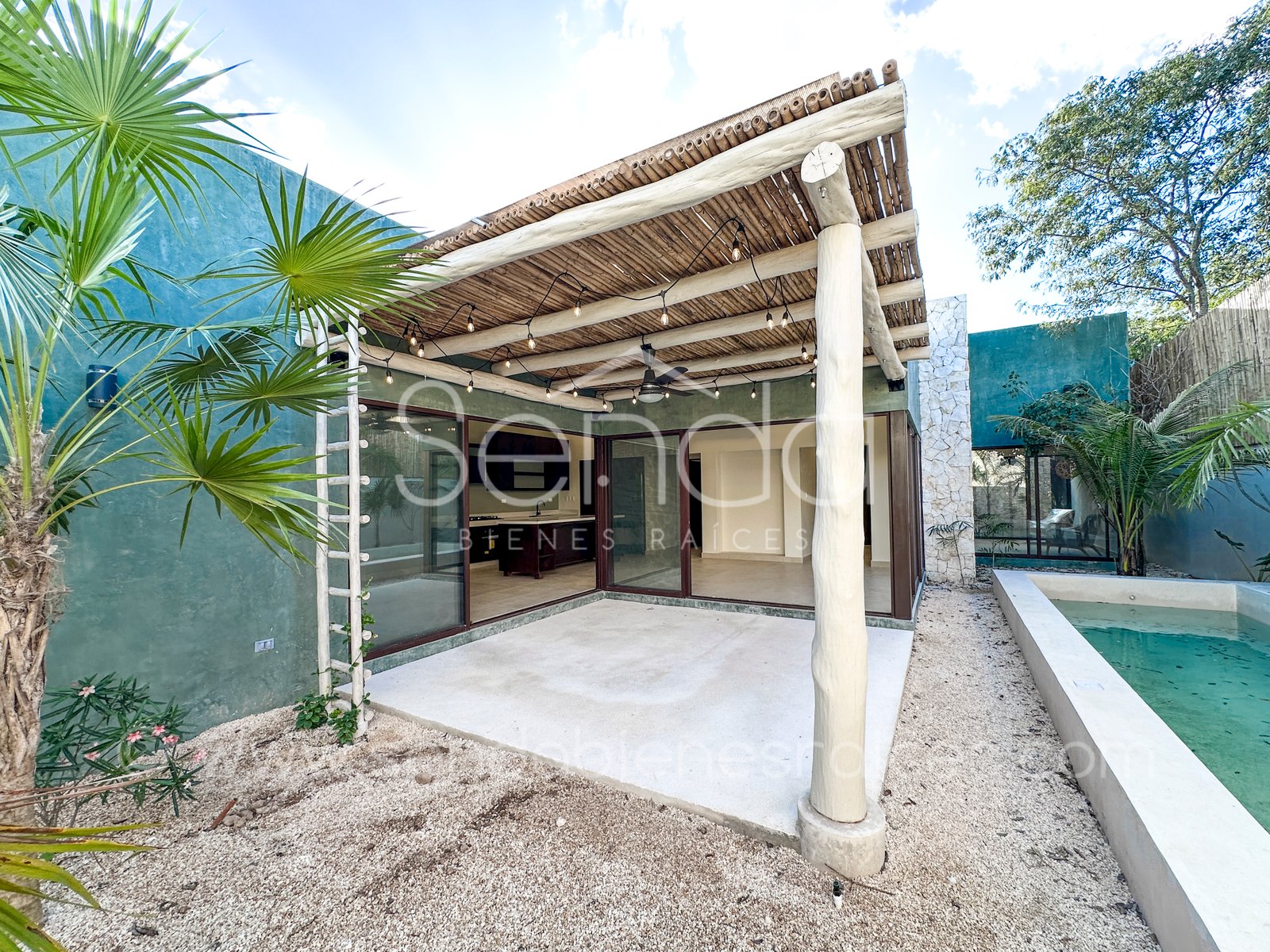 1468-47748--Casa-Tiki-Tiki-en-venta-de-una-planta-en-Cholul-Mérida-3-habitaciones-y-alberca_(108).jpg