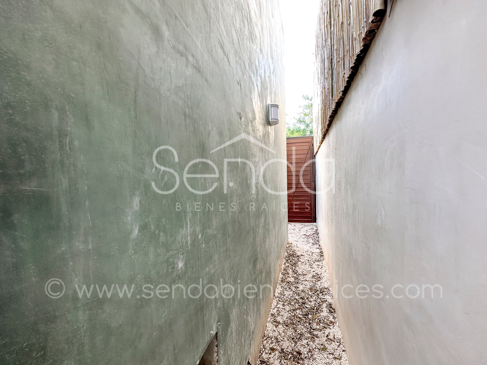 1468-47750--Casa-Tiki-Tiki-en-venta-de-una-planta-en-Cholul-Mérida-3-habitaciones-y-alberca_(110).jpg