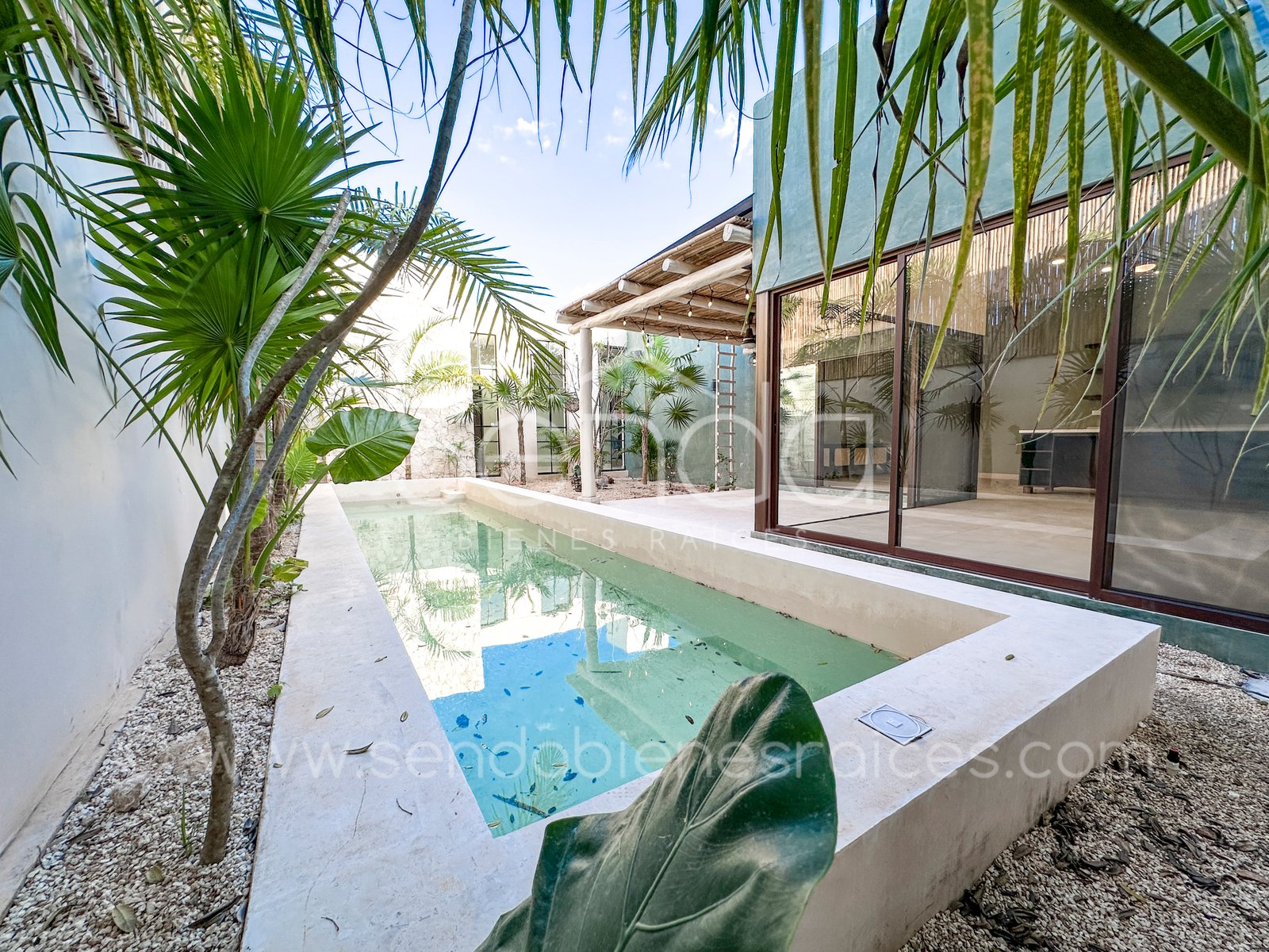 1468-47752--Casa-Tiki-Tiki-en-venta-de-una-planta-en-Cholul-Mérida-3-habitaciones-y-alberca_(112).jpg