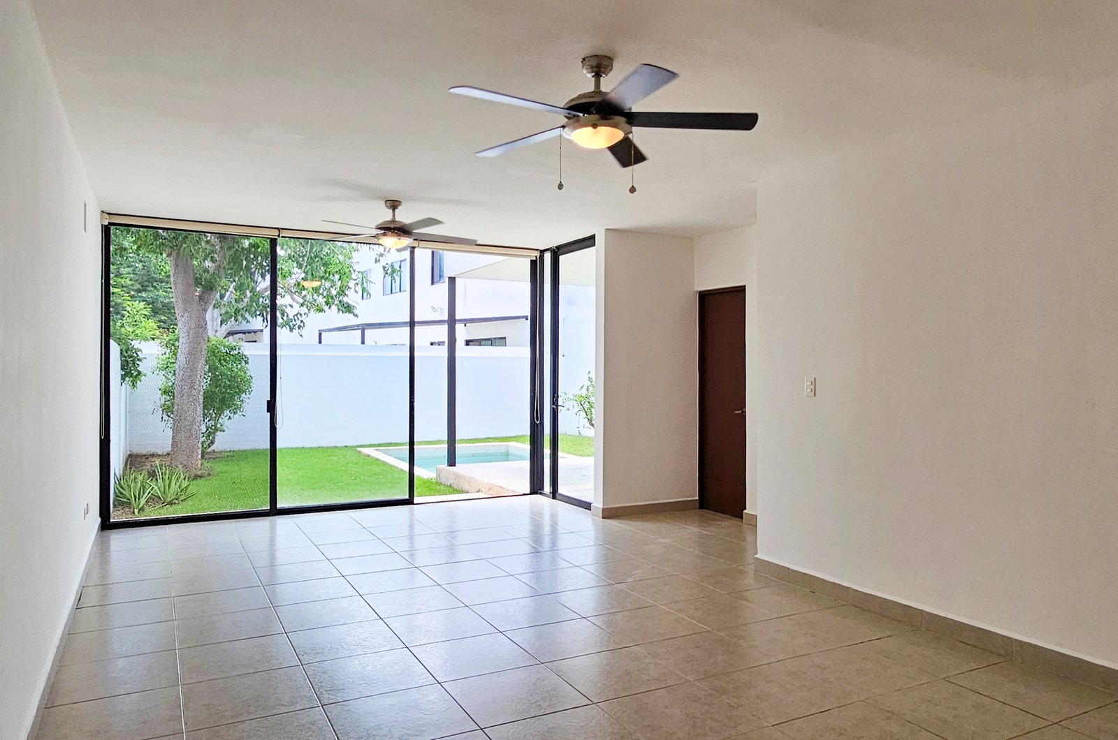 1936-54660-Casa-en-Venta-en-Real-Montejo-Mérida-con-cochera-techada-3-recámaras-y-alberca_(8).jpg