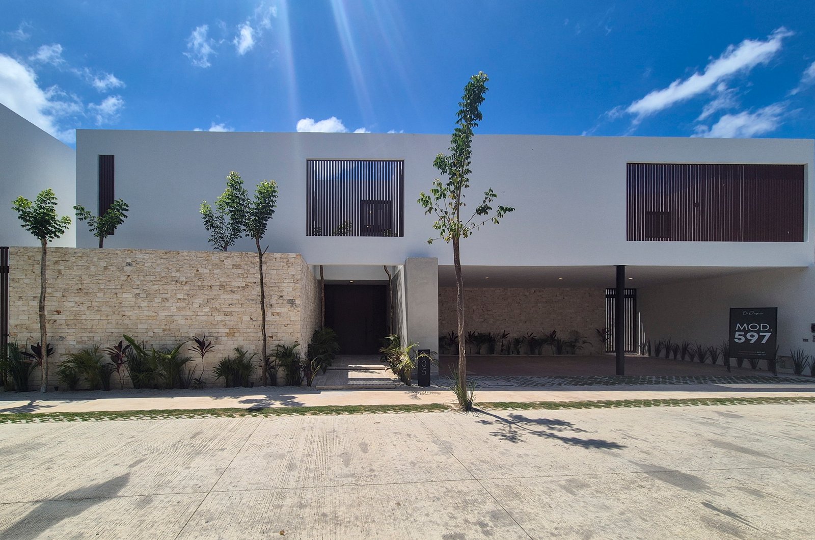 1941-52887-Casa-en-Venta-en-privada-ubicada-en-xcanatun-con-4-habitaciones-y-alberca_(2).jpg