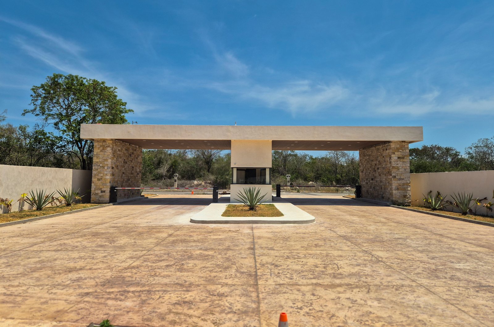 1942-53003-Lotes-Residenciales-en-Venta-en-Privada-Ciudad-Central-con-amenidades_(6).jpg