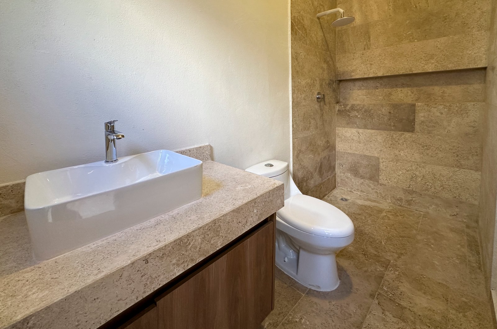 2000-54325-Casa-en-Renta-de-un-piso-con-2-habitaciones-y-alberca-en-Conkal-20_(16).jpg