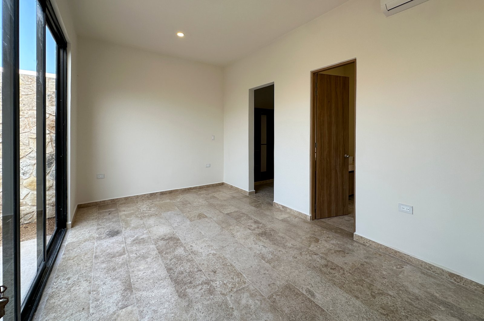 2000-54329-Casa-en-Renta-de-un-piso-con-2-habitaciones-y-alberca-en-Conkal-20_(20).jpg