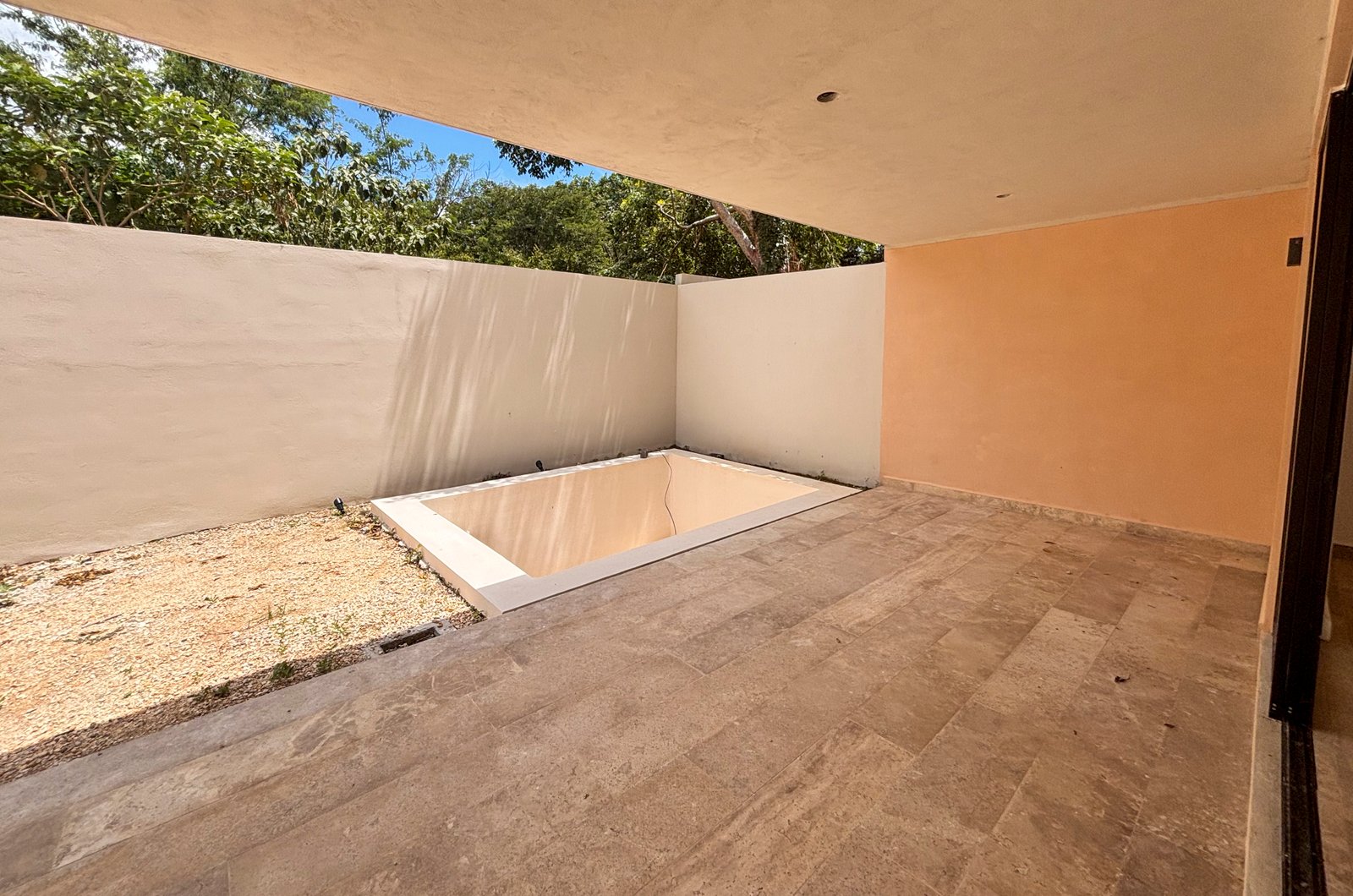 2009-54220-Casa-en-venta-en-el-norte-de-Mérida-Cholul-de-3-recámaras-con-estudio_(11).jpg