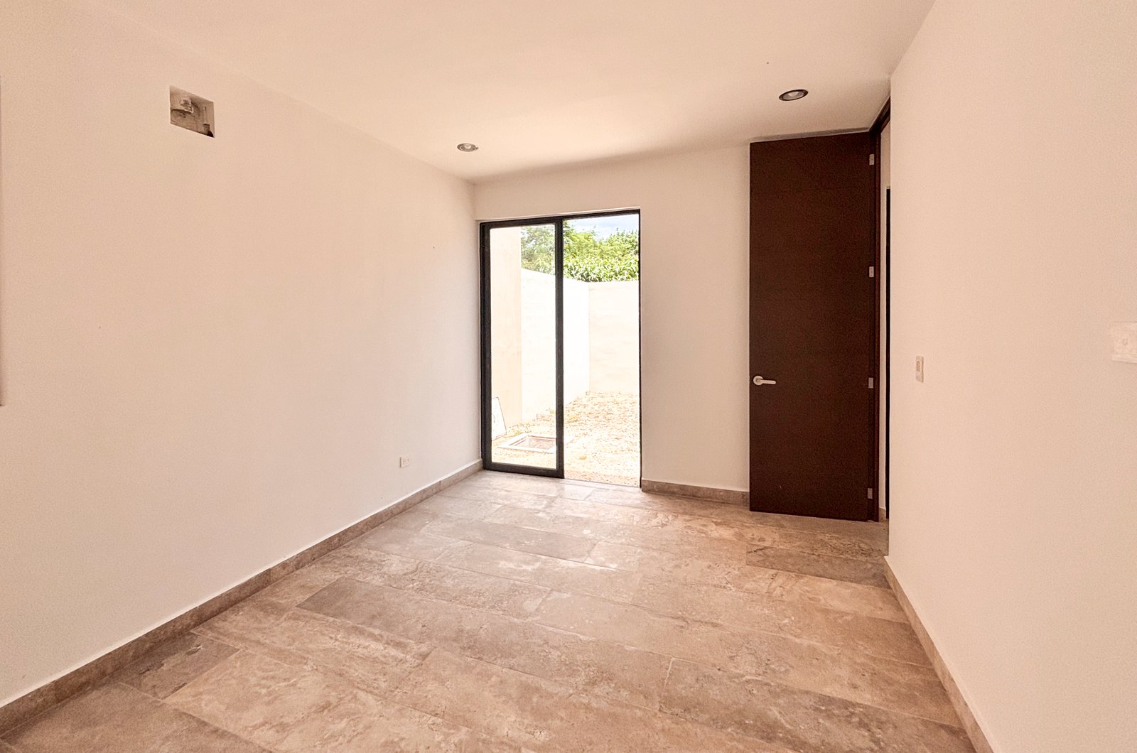 2009-54223-Casa-en-venta-en-el-norte-de-Mérida-Cholul-de-3-recámaras-con-estudio_(14).jpg