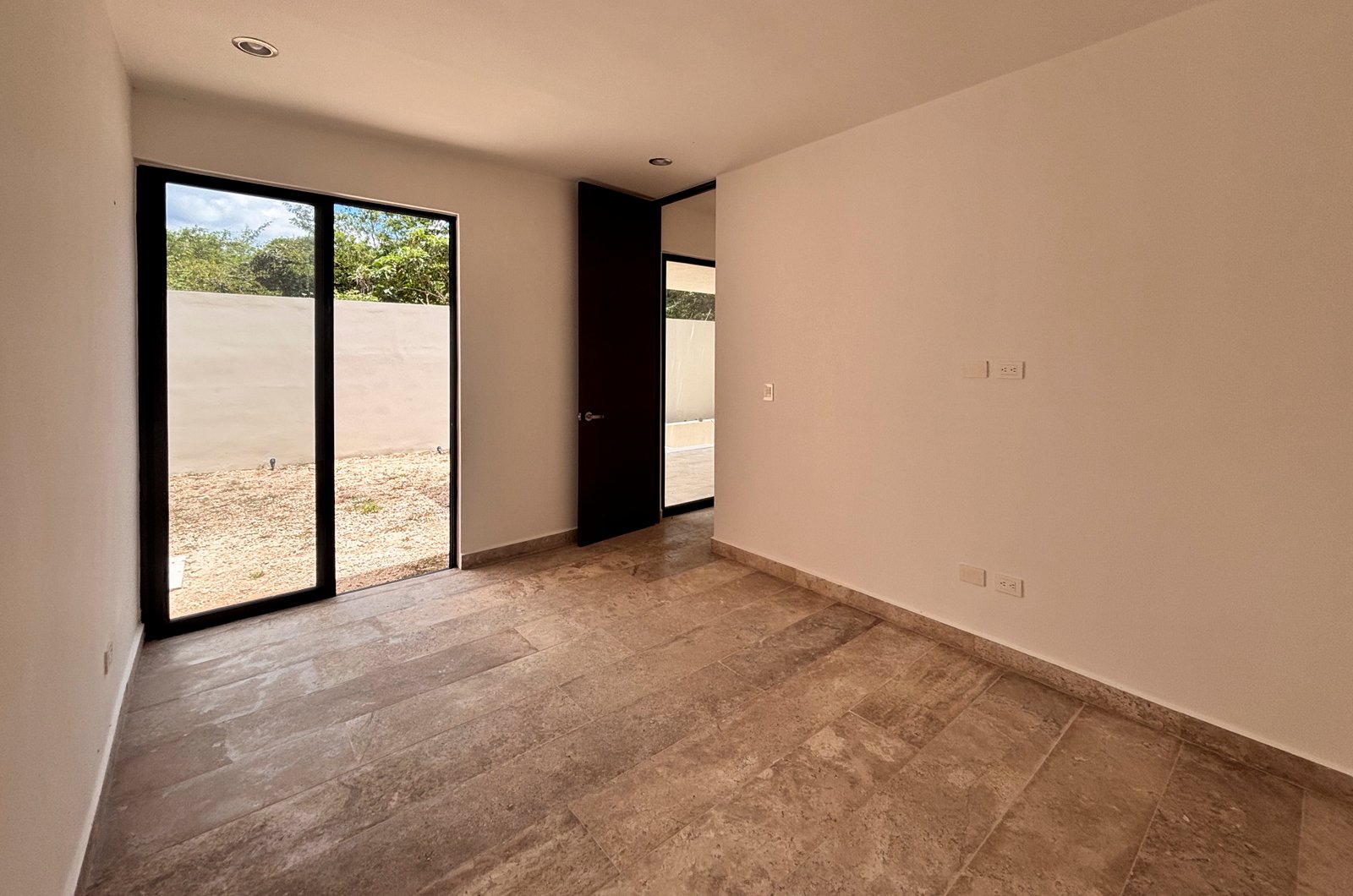 2009-54224-Casa-en-venta-en-el-norte-de-Mérida-Cholul-de-3-recámaras-con-estudio_(15).jpg