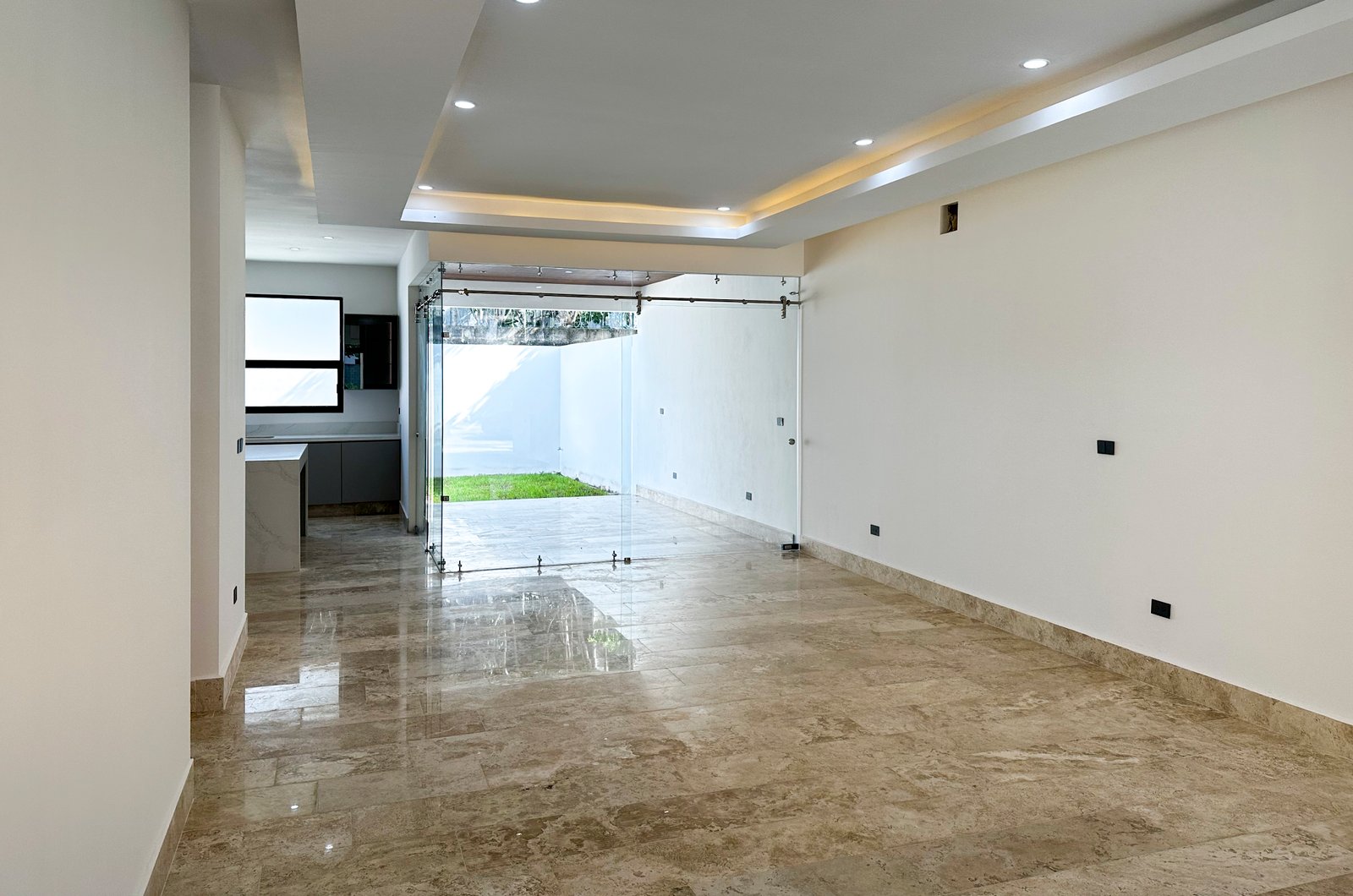 2013-54436-Casa-en-venta-en-privada-Nuukul-Temozon-Norte-con-electrodomesticos-incluidos_(4).jpg