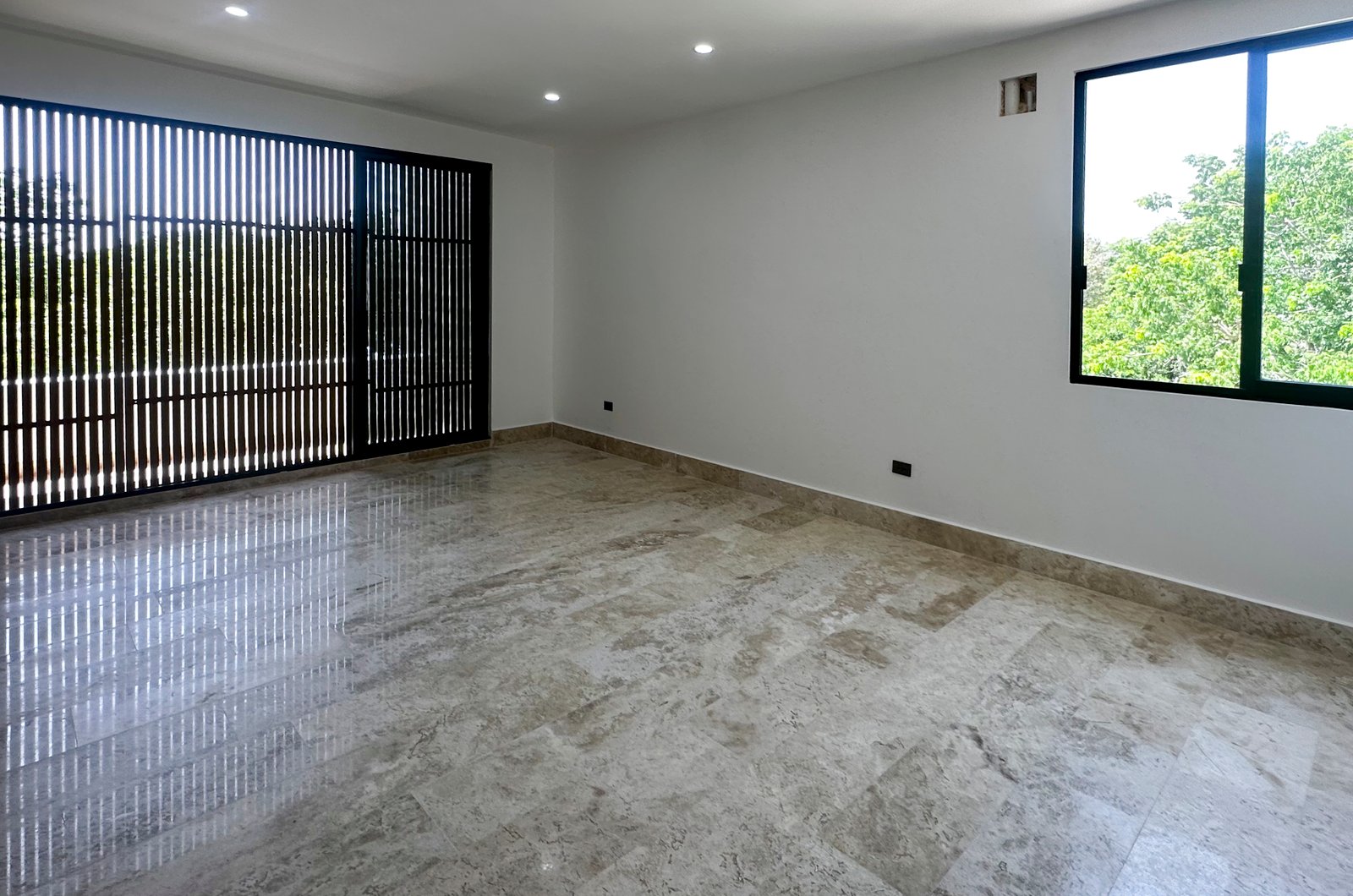 2013-54450-Casa-en-venta-en-privada-Nuukul-Temozon-Norte-con-electrodomesticos-incluidos_(17).jpg