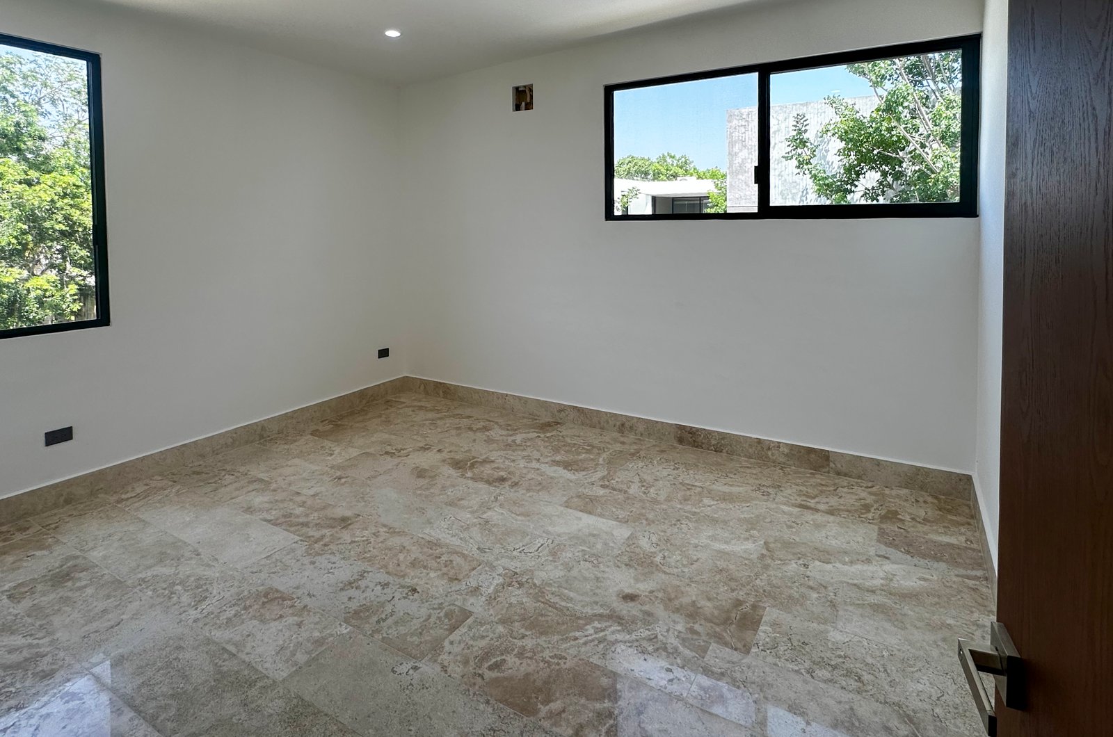 2013-54459-Casa-en-venta-en-privada-Nuukul-Temozon-Norte-con-electrodomesticos-incluidos_(27).jpg