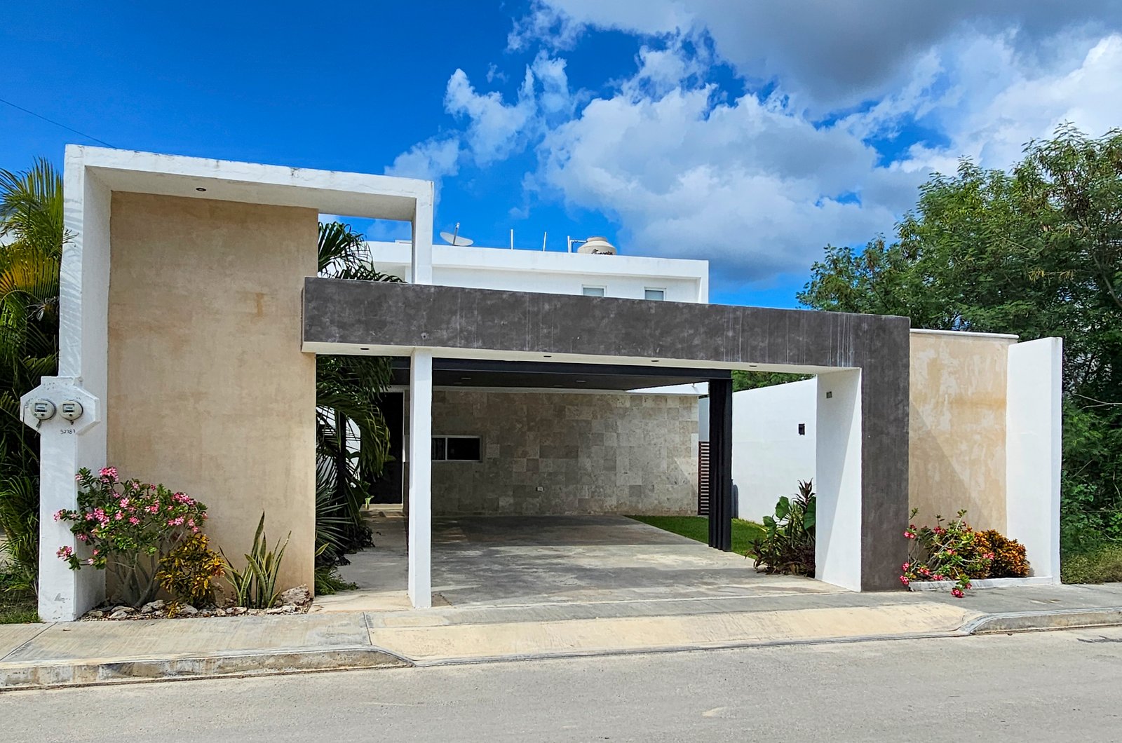 2028-54826-Casa-en-Venta-Dzityá-Mérida-con-super-Cocina-Jardín-y-Alberca_(2).jpg
