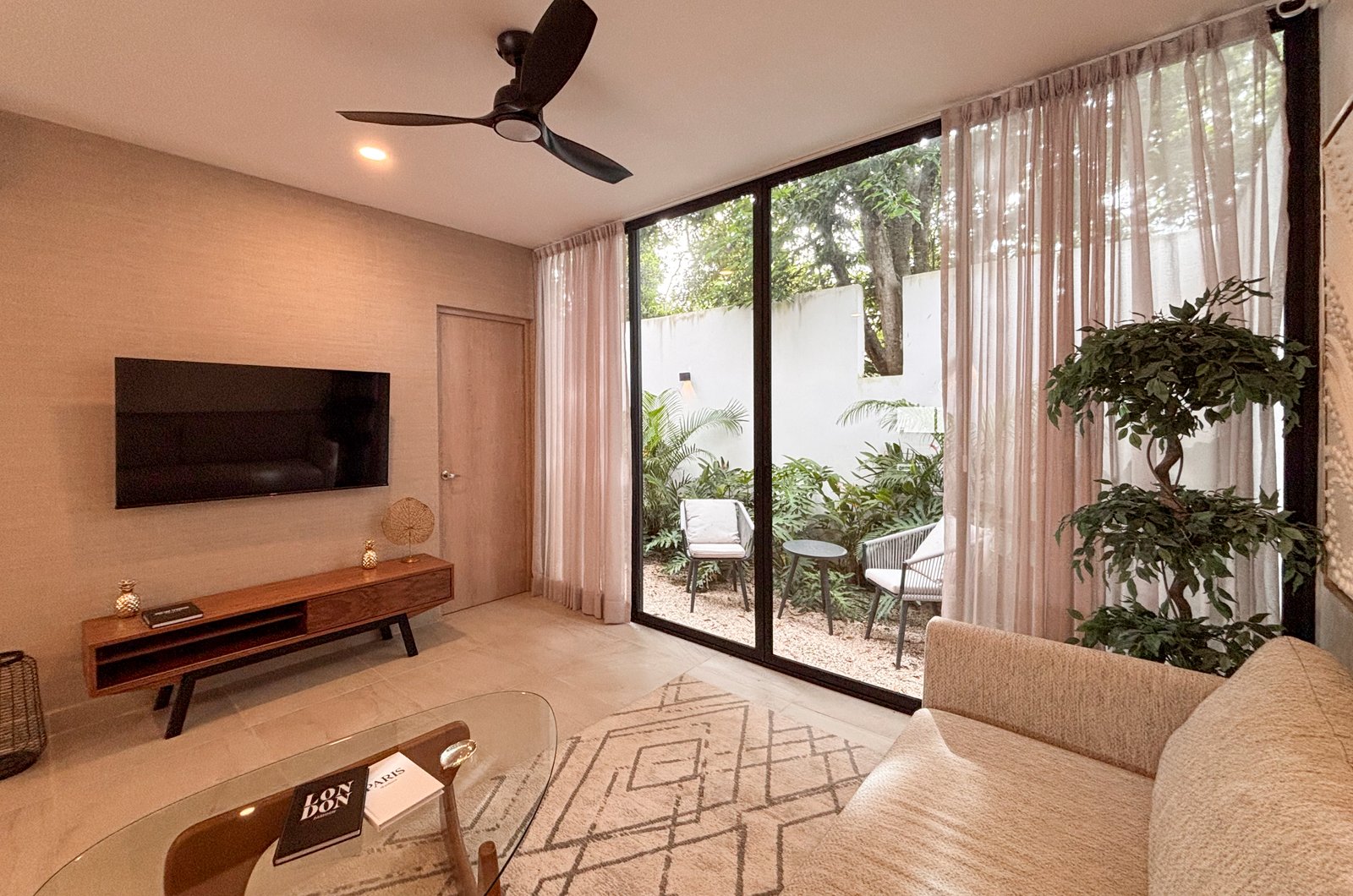 2029-54787-Casa_estilo-Townhouse-en-venta-en-cholul-al-norte-de-Merida-THULA-CITY-HOME__(5).jpg