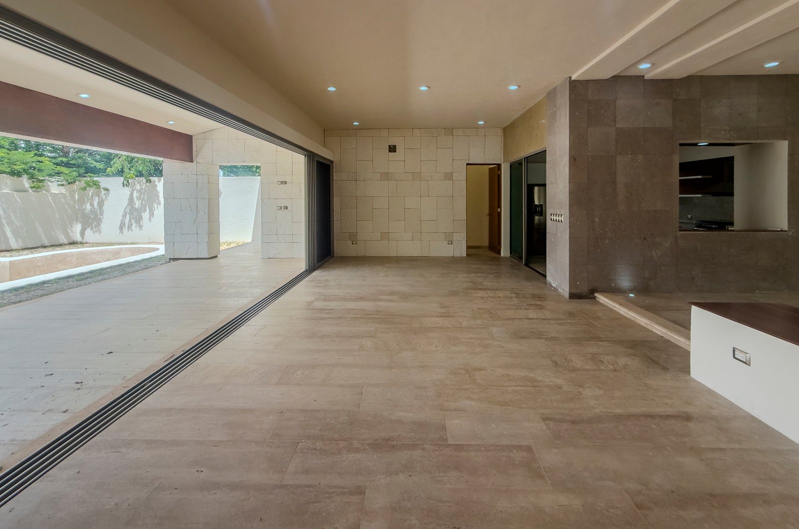 2034-55164-_Casa-en-venta-ubicada-en-Cholul-de-4-habitaciones-alberca-en-privada_(27).jpg