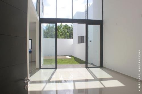 1020-47683-Residencias-en-Privada-en-Cholul-con-diseno-de-sala-y-comedor-a-doble-altura_(7).jpg