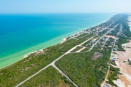 Terrenos residenciales en venta en la playa en Chuburna Puerto 