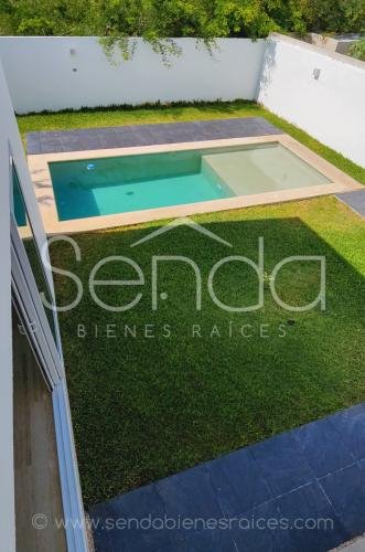 1305-37001-Casa_en_Venta_en_la_Privada_NorteMerida_con_recamara_en_Planta_Baja_y_Alberca_(15).jpg