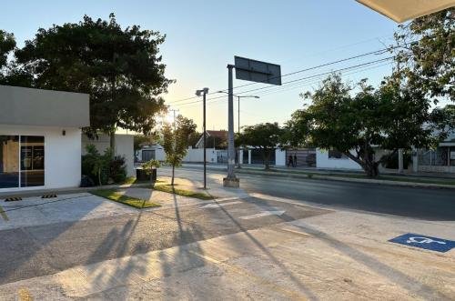 1431-40635-Local-comercial-en-renta-sobre-avenida-Yucatan-en-el-norte-de-Merida-19.jpg