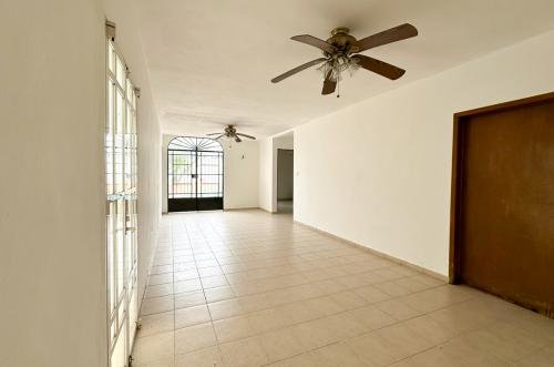 1528-43667-Venta-de-casa-con-alberca-para-remodelar-en-Pensiones-Merida-Yucatan_(14).jpg