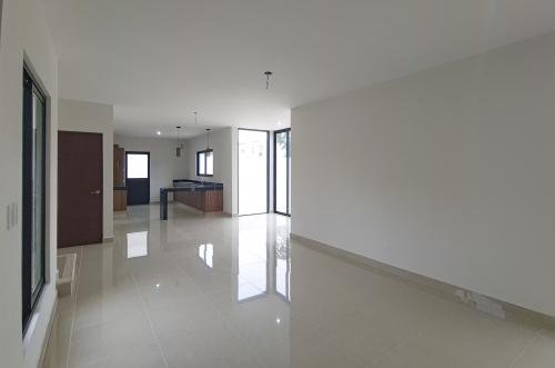 1720-48021-Casas-en-venta-en-el-Conkal-Merida-2-plantas-y-recamara-en-planta-baja_(3).jpg