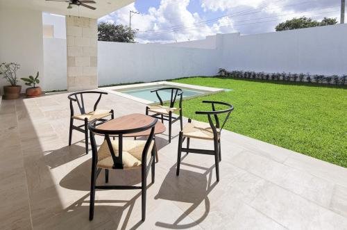 1748-48705-_Casa-en-venta-de-3-habitaciones-en-Fiora-zona-de-Cholul-en-Merida_(1).jpg