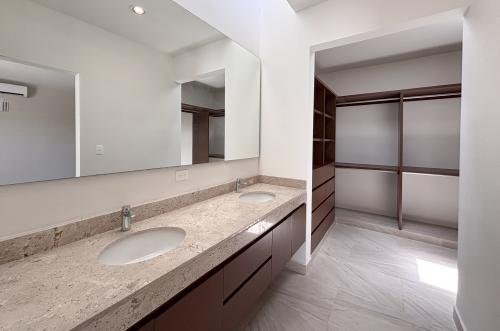 1750-48884-Casa-en-venta-en-Verna-Conkal-en-Merida-de-2-plantas-3-recamaras-equipada_(11).jpg