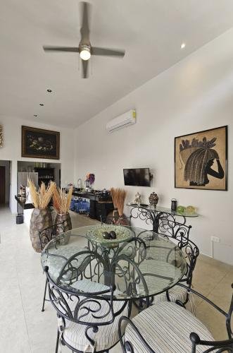 1755-48972-Casa-en-Venta-en-Conkal-Merida-Privada-Canarias-de-una-planta_(13).jpg