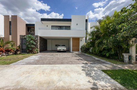 Casa en venta de 4 habitaciones en Parque Natura al norte de Merida EQUIPADA