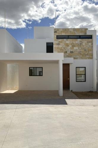 1841-50789-Casa-en-venta-en-Cholul-dentro-de-Privada-Residencial-con-paneles-solares_(2).jpg