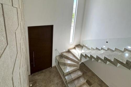 1855-50909-Casa-en-venta-en-Merida-Unica-Living-de-2-plantas-con-recamara-en-planta-baja_(9).jpg