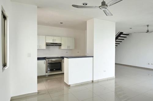 1865-51084-Casa-en-Renta-en-Residencial-Torremolinos-en-Merida-con-3-habitaciones-y-alberca_(8).jpg