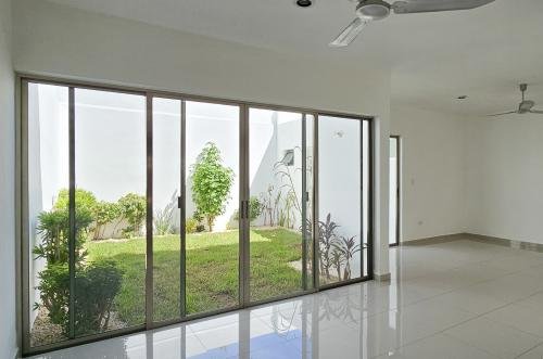 1865-51085-Casa-en-Renta-en-Residencial-Torremolinos-en-Merida-con-3-habitaciones-y-alberca_(7).jpg