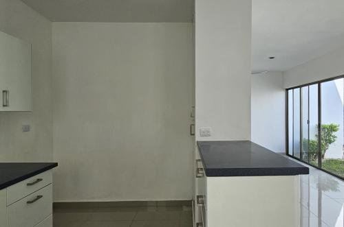 1865-51089-Casa-en-Renta-en-Residencial-Torremolinos-en-Merida-con-3-habitaciones-y-alberca_(12).jpg