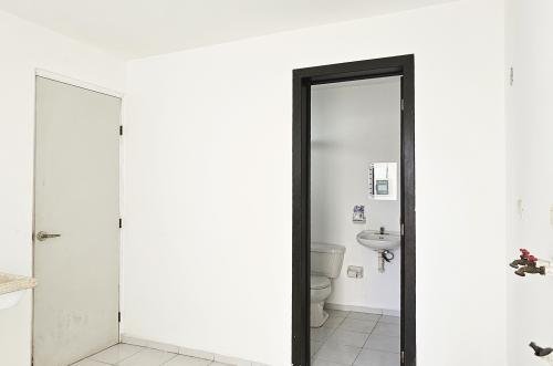 1865-51091-Casa-en-Renta-en-Residencial-Torremolinos-en-Merida-con-3-habitaciones-y-alberca_(14).jpg