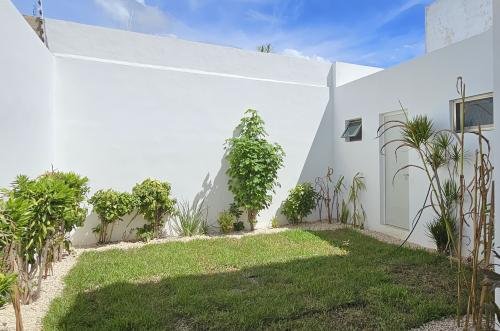 1865-51093-Casa-en-Renta-en-Residencial-Torremolinos-en-Merida-con-3-habitaciones-y-alberca_(15).jpg