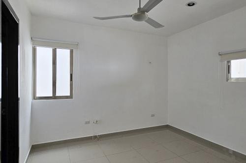 1865-51094-Casa-en-Renta-en-Residencial-Torremolinos-en-Merida-con-3-habitaciones-y-alberca_(17).jpg