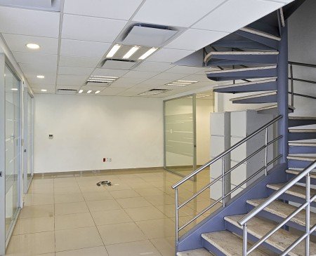 Oficina en renta Montecristo Mérida en edificio corporativo con amenidades 