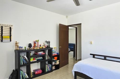 1936-53061-Casa-en-Venta-en-Real-Montejo-Merida-con-cochera-techada-3-recamaras-y-alberca_(31).jpg