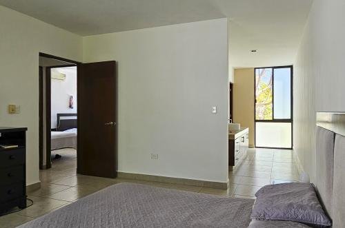 1936-53065-Casa-en-Venta-en-Real-Montejo-Merida-con-cochera-techada-3-recamaras-y-alberca_(35).jpg