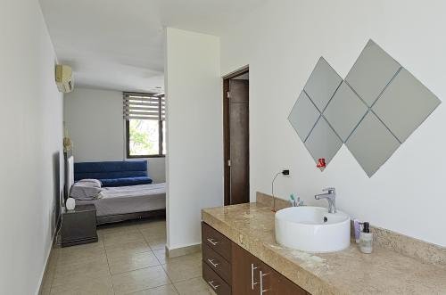 1936-53066-Casa-en-Venta-en-Real-Montejo-Merida-con-cochera-techada-3-recamaras-y-alberca_(36).jpg